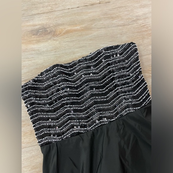 Alice+ Olivia Women’s size 4 Beaded Sequin Cocktail Dress - Picture 2 of 3